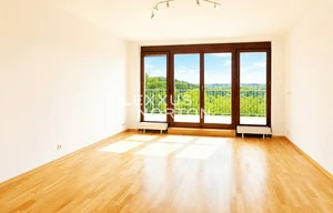 Family house for rent, 373m<sup>2</sup>, 857m<sup>2</sup> of land