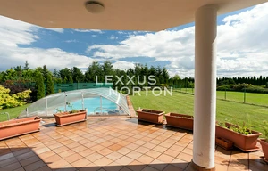 Villa for rent, 450m<sup>2</sup>, 820m<sup>2</sup> of land