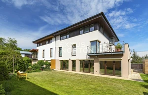 Family house for sale, 322m<sup>2</sup>, 528m<sup>2</sup> of land