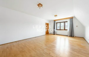 Family house for rent, 230m<sup>2</sup>, 859m<sup>2</sup> of land