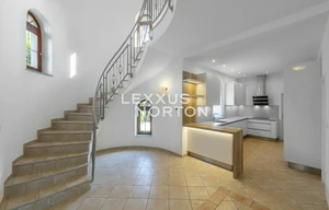 Villa for rent, 270m<sup>2</sup>, 429m<sup>2</sup> of land