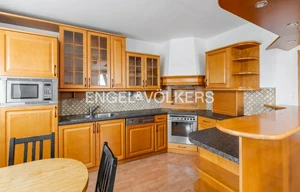 Apartment for rent, 5+kk - 4 bedrooms, 135m<sup>2</sup>