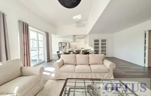 Apartment for rent, 5 bedrooms +, 218m<sup>2</sup>