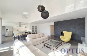 Apartment for rent, 5 bedrooms +, 218m<sup>2</sup>