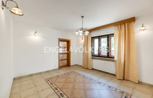 Family house for rent, 230m<sup>2</sup>, 859m<sup>2</sup> of land