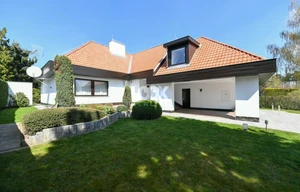 Family house for rent, 417m<sup>2</sup>, 1000m<sup>2</sup> of land