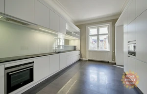 Apartment for rent, 5 bedrooms +, 295m<sup>2</sup>