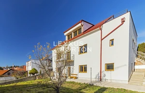 Family house for rent, 190m<sup>2</sup>, 572m<sup>2</sup> of land