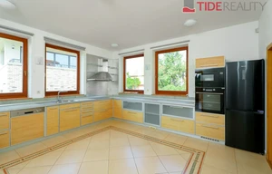 Villa for rent, 420m<sup>2</sup>, 993m<sup>2</sup> of land
