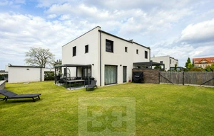Family house for rent, 133m<sup>2</sup>, 470m<sup>2</sup> of land