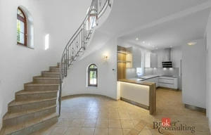 Villa for rent, 243m<sup>2</sup>, 156m<sup>2</sup> of land