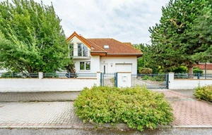 Family house for rent, 195m<sup>2</sup>, 612m<sup>2</sup> of land