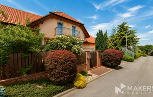 Family house for sale, 331m<sup>2</sup>, 803m<sup>2</sup> of land