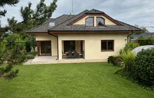 Family house for sale, 270m<sup>2</sup>, 654m<sup>2</sup> of land