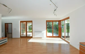 Family house for sale, 270m<sup>2</sup>, 654m<sup>2</sup> of land
