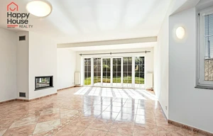 Family house for rent, 700m<sup>2</sup>, 900m<sup>2</sup> of land