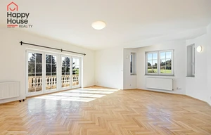 Family house for rent, 700m<sup>2</sup>, 900m<sup>2</sup> of land