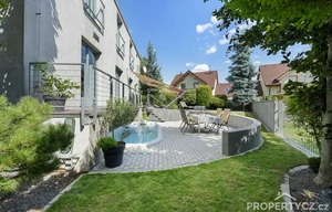 Multigenerational home for sale, 345m<sup>2</sup>, 520m<sup>2</sup> of land