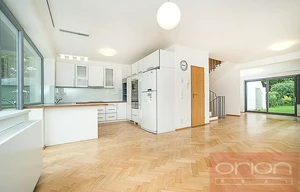 Family house for rent, 230m<sup>2</sup>, 550m<sup>2</sup> of land