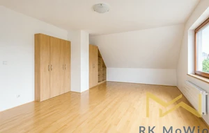 Family house for rent, 350m<sup>2</sup>, 748m<sup>2</sup> of land