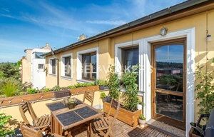 Multigenerational home for sale, 324m<sup>2</sup>, 454m<sup>2</sup> of land