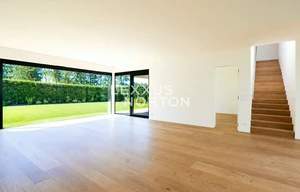 Villa for sale, 260m<sup>2</sup>, 592m<sup>2</sup> of land