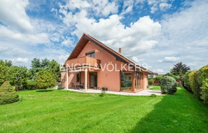 Family house for sale, 270m<sup>2</sup>, 822m<sup>2</sup> of land