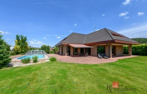 Family house for sale, 372m<sup>2</sup>, 2751m<sup>2</sup> of land