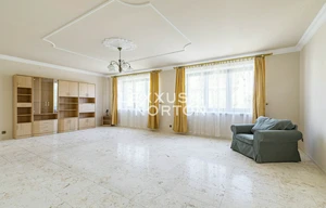 Family house for rent, 480m<sup>2</sup>, 483m<sup>2</sup> of land