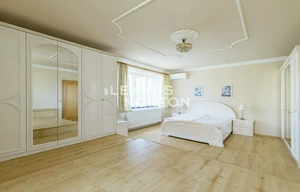 Family house for rent, 480m<sup>2</sup>, 483m<sup>2</sup> of land