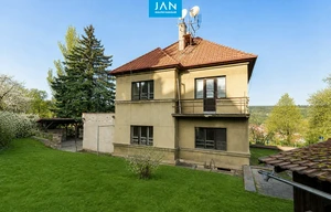 Family house for sale, 330m<sup>2</sup>, 637m<sup>2</sup> of land