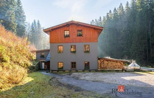 Family house for sale, 650m<sup>2</sup>, 906m<sup>2</sup> of land