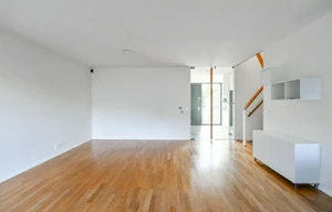 Family house for rent, 210m<sup>2</sup>, 207m<sup>2</sup> of land