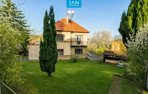 Family house for sale, 330m<sup>2</sup>, 637m<sup>2</sup> of land