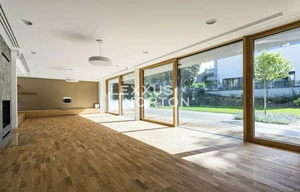 Villa for rent, 565m<sup>2</sup>, 931m<sup>2</sup> of land