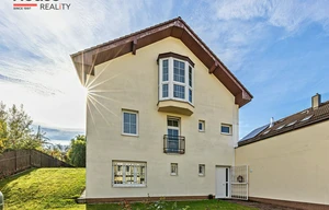 Family house for rent, 333m<sup>2</sup>, 1137m<sup>2</sup> of land
