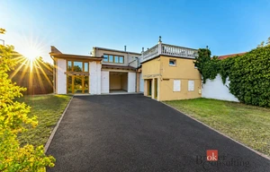 Family house for sale, 448m<sup>2</sup>, 989m<sup>2</sup> of land