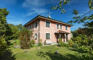 Family house for sale, 316m<sup>2</sup>, 1084m<sup>2</sup> of land