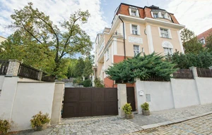 Family house for rent, 640m<sup>2</sup>, 1645m<sup>2</sup> of land