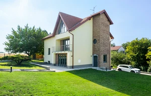 Villa for rent, 380m<sup>2</sup>, 1131m<sup>2</sup> of land
