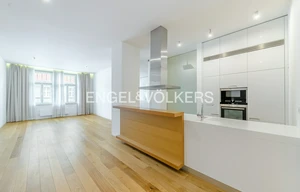 Apartment for rent, 5+kk - 4 bedrooms, 184m<sup>2</sup>