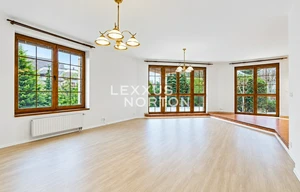 Villa for rent, 384m<sup>2</sup>, 903m<sup>2</sup> of land