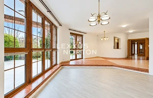 Villa for rent, 384m<sup>2</sup>, 903m<sup>2</sup> of land