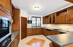 Villa for rent, 384m<sup>2</sup>, 903m<sup>2</sup> of land