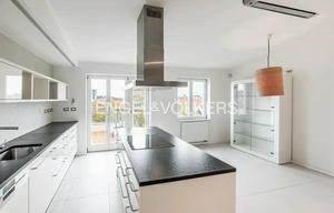 Apartment for rent, 5+1 - 4 bedrooms, 205m<sup>2</sup>