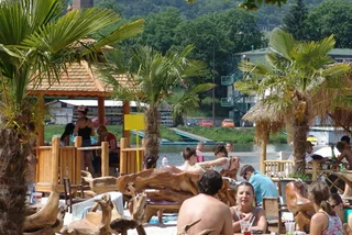 Žluté lázně: Fun in the Sun