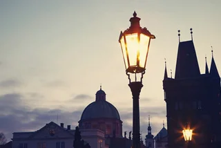 Lamplighters Cast Romantic Glow on Prague