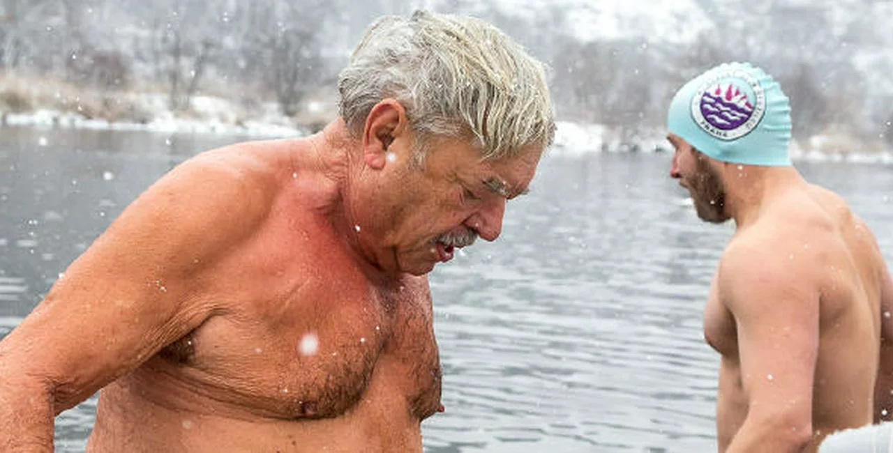 PHOTOS: Brrr! First Dip Of the Year for Prague Tough Swimmers’ Club