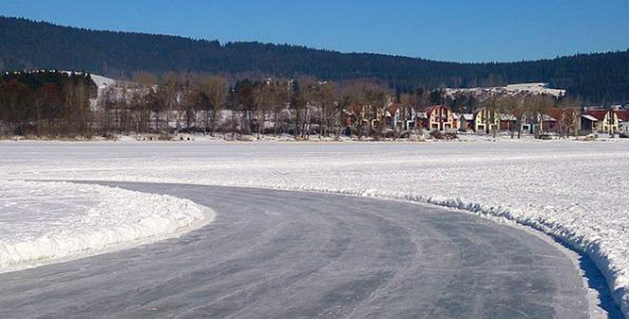 World’s Largest Ice Rink in Lipno Sets another Record Prague, Czech