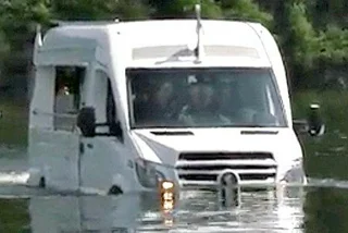 VIDEO: Czech Company Unveils Minibus that Can Float on Water